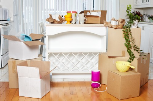 Different types of packing boxes for household and office use
