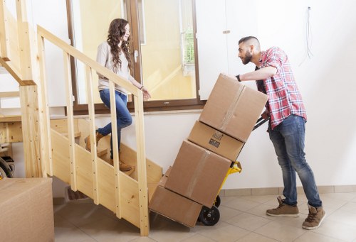 Modern apartment move logistics in Canary Wharf