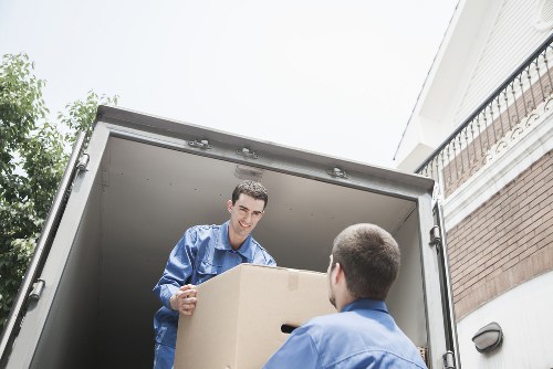 Residential moving van support for a Canary Wharf flat move