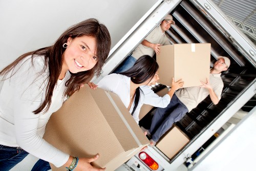Secure online payment options for a Canarywharf man with a van service