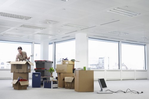 Choosing the right removal truck hire service for a Canary Wharf relocation
